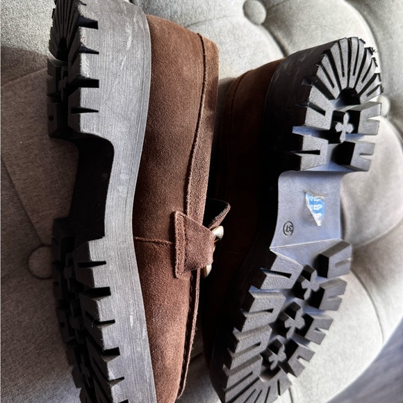 Beautiful brown suede loafers worn once. Gorgeous gold accents chain. - Picture 3 of 11